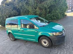 Grün Gebraucht 2018 VW Caddy Trendline Van / Kleinbus | 6.307 € (Teuer)