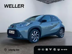 Urban khaki, dach mysticschwar Neu 2025 Toyota Aygo Team Kleinwagen | 17.990 €