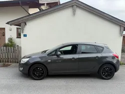 Grau Gebraucht 2011 Opel Astra Design Edition Limousine | 1.999 € (Superpreis)