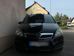 Schwarz Gebraucht 2006 Opel Zafira Van / Kleinbus | 680 €