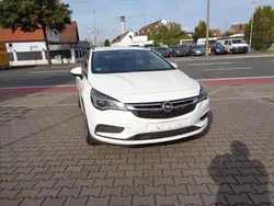 Weiß Gebraucht 2018 Opel Astra Edition Kombi | 6.490 € (Fairer Preis)