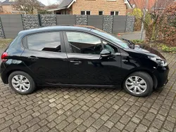 Schwarz Gebraucht 2016 Peugeot 208 Kleinwagen | 6.499 €