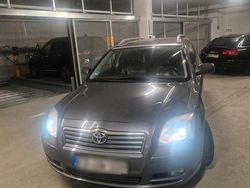 Grau Gebraucht 2005 Toyota Avensis Kombi | 1.200 € (Fairer Preis)