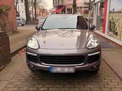Grau Gebraucht 2015 Porsche Cayenne SUV | 36.500 € (Teuer)