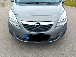 Braun Gebraucht 2010 Opel Meriva Edition Van / Kleinbus | 5.999 € (Etwas zu teuer)