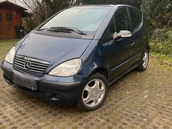 Blau Gebraucht 2004 Mercedes A140 Kleinwagen | 1.300 €