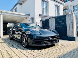 Grau Gebraucht 2018 Porsche Panamera Limousine | 62.799 € (Fairer Preis)