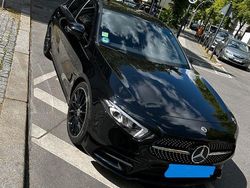Schwarz Gebraucht 2021 Mercedes A200 AMG line Limousine | 28.500 € (Fairer Preis)