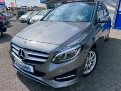 Grau Gebraucht 2018 Mercedes B180 Van / Kleinbus | 20.700 € (Fairer Preis)