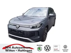 Delfingrau metallic Gebraucht 2025 VW Tayron Life SUV | 46.480 € (Fairer Preis)