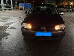 Blau Gebraucht 2001 VW Golf IV Kleinwagen | 1.400 € (Guter Preis)