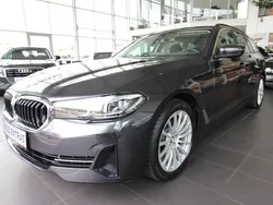 Grau Gebraucht 2022 BMW 520 Kombi | 31.900 € (Superpreis)
