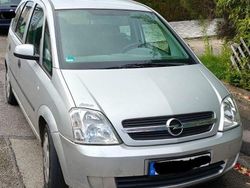 Grau Gebraucht 2004 Opel Meriva Van / Kleinbus | 1.000 € (Superpreis)