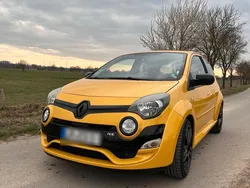 Gelb Gebraucht 2016 Renault Twingo R.S. Kleinwagen | 14.500 €