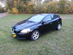 Schwarz Gebraucht 2017 Volvo V40 Limousine | 8.290 € (Guter Preis)