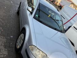 Grün Gebraucht 2002 VW Passat Kombi | 1.100 € (Guter Preis)