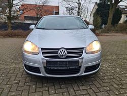 Silber Gebraucht 2009 VW Jetta Sportline Limousine | 3.499 € (Superpreis)