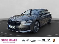 Grau Gebraucht 2025 Skoda Superb SportLine Kombi | 45.990 €