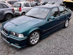 Grün Gebraucht 1995 BMW 318 M Sport Limousine | 1.800 €
