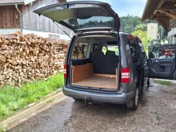 Braun Gebraucht 2015 VW Caddy Maxi Comfortline Van / Kleinbus | 10.900 € (Fairer Preis)