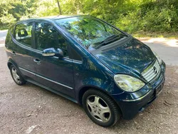Blau Gebraucht 2003 Mercedes A160 Avantgarde Kleinwagen | 1.999 € (Fairer Preis)