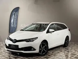 Weiß Gebraucht 2019 Toyota Auris Touring Sports Team Kombi | 14.600 € (Guter Preis)