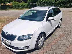 Weiß Gebraucht 2014 Skoda Octavia Kombi | 6.700 € (Guter Preis)