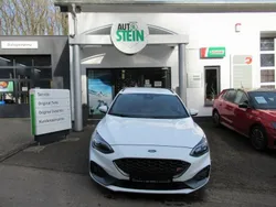 Weiß Gebraucht 2021 Ford Focus Performance Edition Limousine | 22.600 € (Guter Preis)