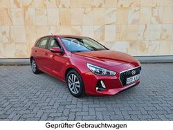 Rot Gebraucht 2017 Hyundai i30 Select Limousine | 12.990 € (Fairer Preis)