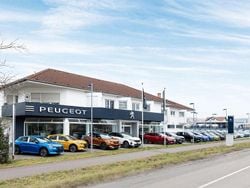 Orange Gebraucht 2024 Peugeot e-2008 Active SUV | 25.990 € (Guter Preis)