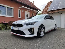 Weiß Gebraucht 2020 Kia ProCeed GT Kleinwagen | 25.200 € (Fairer Preis)