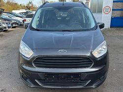 Grau Gebraucht 2016 Ford Tourneo Courier Titanium Van / Kleinbus | 4.700 € (Fairer Preis)
