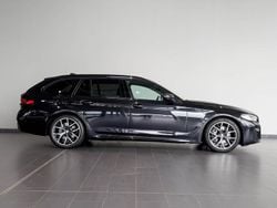 Black sapphire metallic (schwarz) Gebraucht 2022 BMW 540 M Sport Kombi | 45.550 € (Fairer Preis)