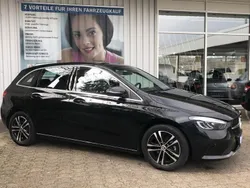 Kosmosschwarz Gebraucht 2023 Mercedes B200 Advanced Van / Kleinbus | 29.543 € (Fairer Preis)