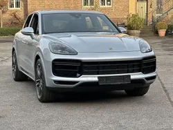 Rhodiumsilber metallic Gebraucht 2018 Porsche Cayenne Turbo Sport SUV | 96.970 €