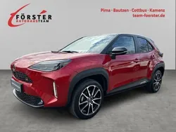 Karminarot metallic, dach schwarz Gebraucht 2023 Toyota Yaris Hybrid Sport | 28.490 € (Teuer)