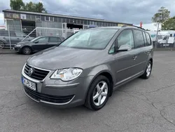 Grau Gebraucht 2007 VW Touran Trendline Van / Kleinbus | 6.444 € (Teuer)