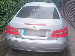 Silber Gebraucht 2010 Mercedes E250 Coupé | 6.100 €