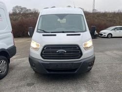 Weiß Gebraucht 2019 Ford Transit Trend Van / Kleinbus | 8.300 € (Superpreis)