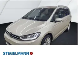 Ivory silver metallic Gebraucht 2024 VW Touran Highline Van / Kleinbus | 36.990 € (Fairer Preis)