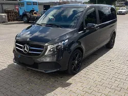 Grau Gebraucht 2023 Mercedes V220 Van / Kleinbus | 49.500 € (Fairer Preis)