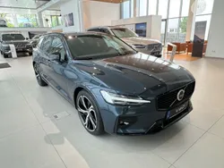 Blau Neu 2024 Volvo V60 Ultimate Kombi | 54.000 € (Etwas zu teuer)