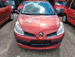 Rot Gebraucht 2005 Renault Clio II Expression Limousine | 2.290 € (Fairer Preis)