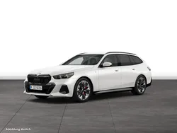 Weiß Gebraucht 2024 BMW 540 Kombi | 71.368 € (Teuer)