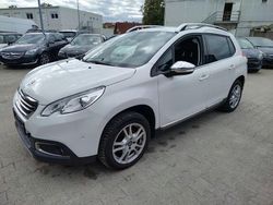 Weiß Gebraucht 2016 Peugeot 2008 Allure SUV | 7.390 € (Fairer Preis)