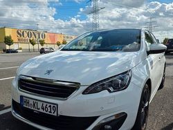Weiß Gebraucht 2016 Peugeot 308 Allure Limousine | 10.200 € (Fairer Preis)