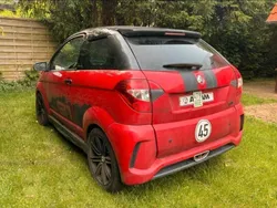 Rot Gebraucht 2025 Aixam Microcar Kleinwagen | 4.999 €