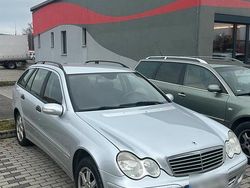 Silber Gebraucht 2006 Mercedes C220 Limousine | 2.600 €