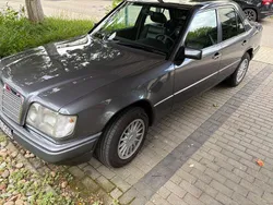 Grau Gebraucht 1995 Mercedes 300 Limousine | 12.199 €