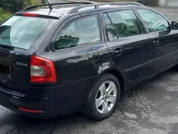 Schwarz Gebraucht 2013 Skoda Octavia Ambition Kombi | 5.200 € (Superpreis)
